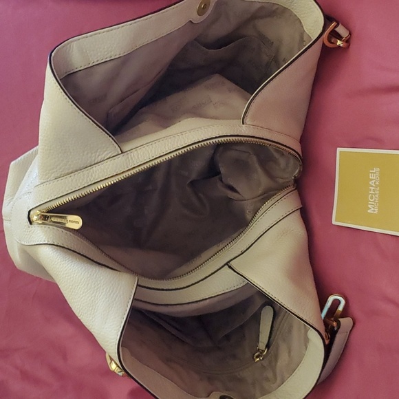 BNWT:  MICHAEL KORS LEATHER BAG - Picture 10 of 16